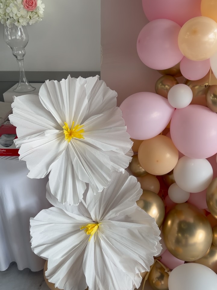 Pink flowers & all the pretty details
